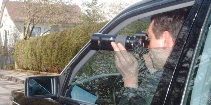 Nicht nur Fotografieren, auch der Einsatz von Drohnen und GPS-Trackern wäre zukünftig für Versicherungsdetektive erlaubt. Nicht nur Fotografieren, auch der Einsatz von Drohnen und GPS-Trackern wäre zukünftig für Versicherungsdetektive erlaubt.