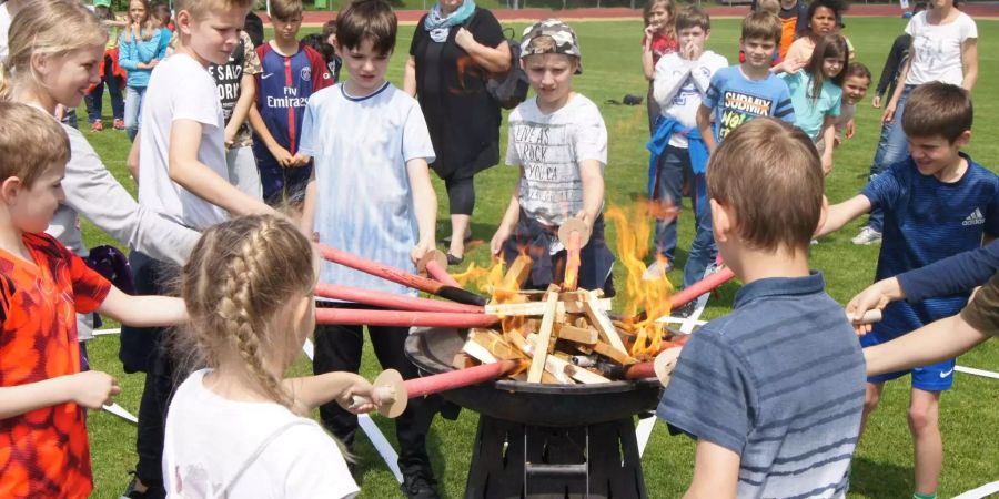 Das olympische Feuer wird im Sportpark Rotkreuz entfacht