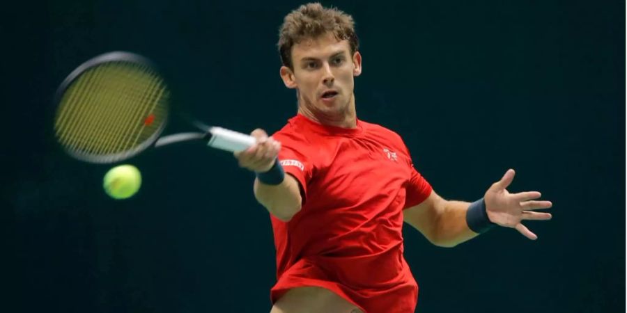 Henri Laaksonen verliert gegen John Isner in zwei Sätzen.