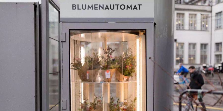 In der Zürcher Kalkbreite soll kunterbunt gewohnt werden, von Cluster-Wohnen über zumietbare Zimmer und Wohngemeinschaften ist alles zu haben. Auch ein Blumenautomat.