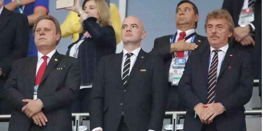 Der Chef des polnischen Fussballverbandes, Zbigniew Boniek (r.), neben Fifa-Präsident Gianni Infantino.