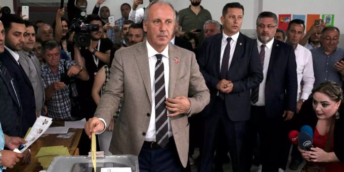 Unterliegt nach Angaben der Wahlkommission deutlich: Muharrem Ince Unterliegt nach Angaben der Wahlkommission deutlich: Muharrem Ince