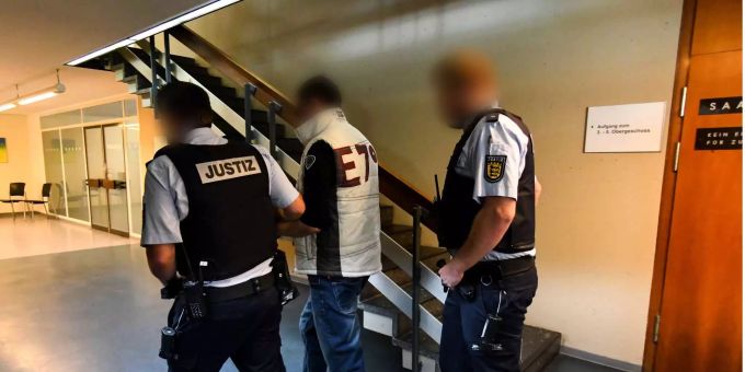 Missbrauch - Prozess in Freiburg dauert länger als geplant