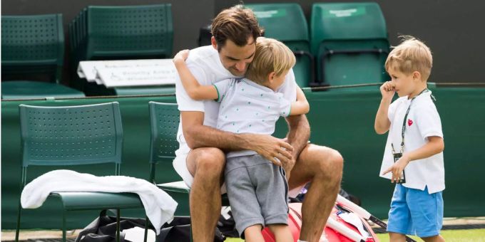 Bereit für Wimbledon - So herzig drücken die Buben Roger die Daumen