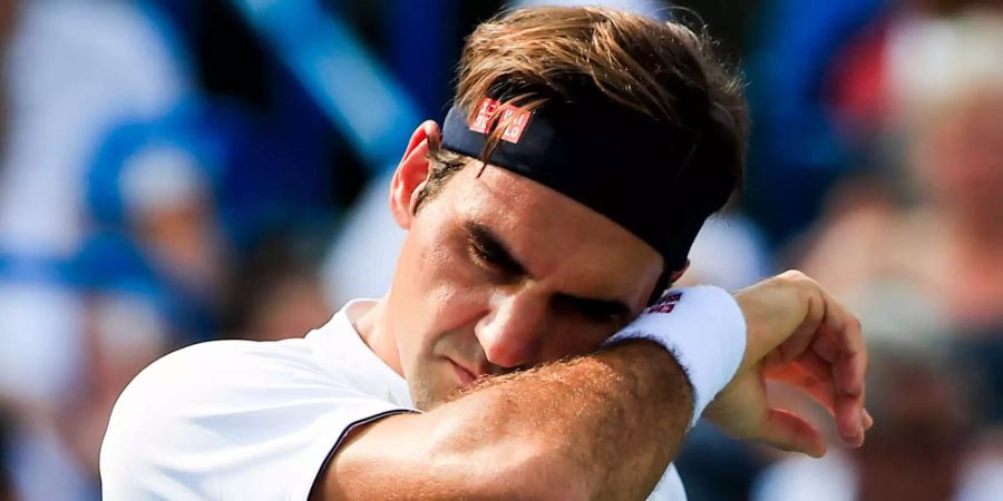 Roger Federer während dem Final in Cincinnati gegen Novak Djokovic.