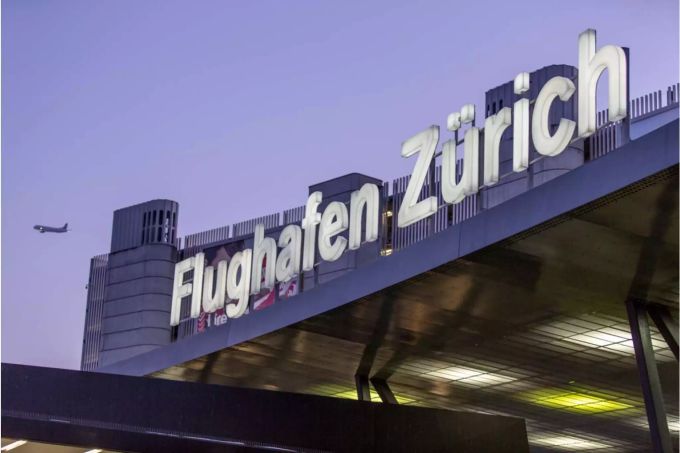 Wegen der heftigen Gewitter musste der Flugbetrieb am Donnerstag in Zürich kurzzeitig unterbrochen werden. Flughafen Zürich