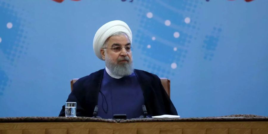 Diese vom Office of the Iranian Presidency bereitgestellte Aufnahme zeigt Hassan Ruhani, Präsident des Iran, bei einem Treffen mit Beamten des Aussenministeriums.