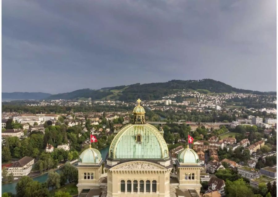 Stadt Bern mit dem Bundeshaus im Vordergrund - Keystone