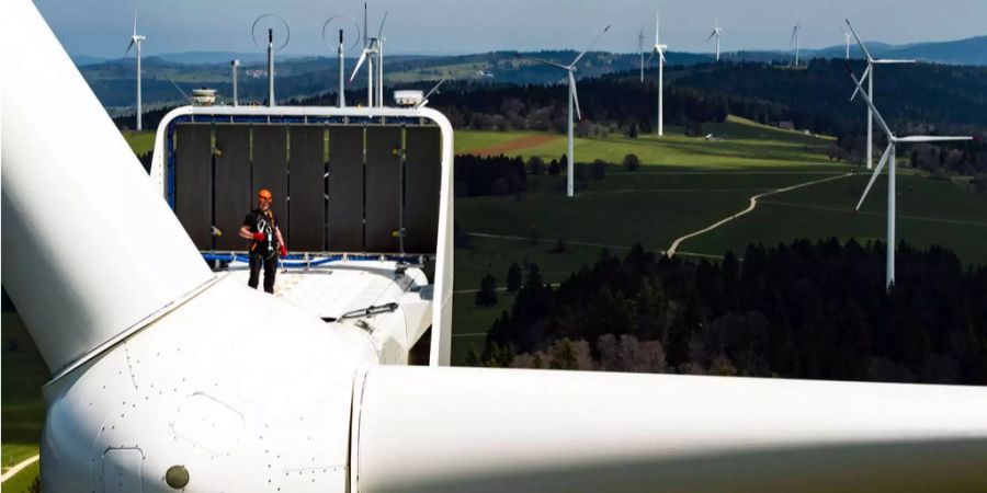 Zwei der 16 Turbinen wurden im Juni beschädigt. Dennoch lieferten sie Strom.