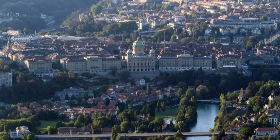 Das Bundeshaus in Bern, fotografiert während des 35. Gurtenfestivals im Juli 2018.