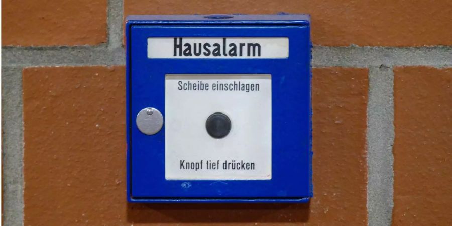 Die Könizer Schulzimmer bekommen stumme Amokalarmsysteme (Symbolbild).