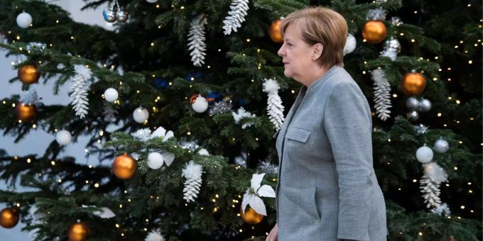 Bundeskanzlerin Angela Merkel sprach mit den Angehörigen von Opfern des Berliner Terroranschlages. Bundeskanzlerin Angela Merkel sprach mit den Angehörigen von Opfern des Berliner Terroranschlages.
