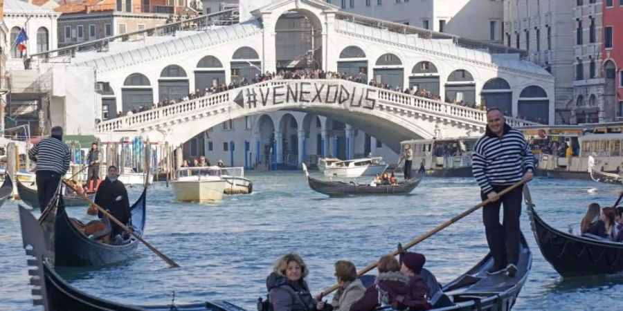 Venedig und seine Bewohner kämpfen seit Jahren gegen den Touristenansturm. Foto: Andrea Merola/ANSA/Archivbild