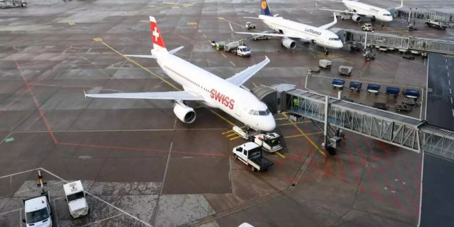 In Hannover hat Verdi das Aviapartner-Bodenpersonal aufgerufen, von 5.00 Uhr und 13.30 Uhr die Arbeit niederzulegen und kein Gepäck zu verladen. Foto: Holger Hollemann