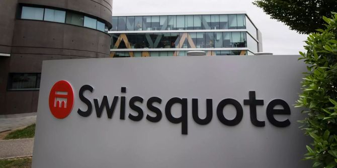 Das Logo der Swissquote-Bank vor dem Hauptquartier in Gland VD.