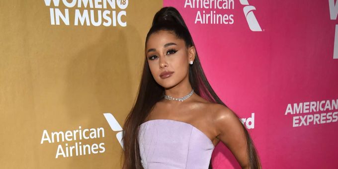 Erst vor sechs Monaten hatte Ariana Grande mit «Sweetener» ihr viertes Studioalbum herausgebracht. Ariana Grande auf dem roten Teppich.