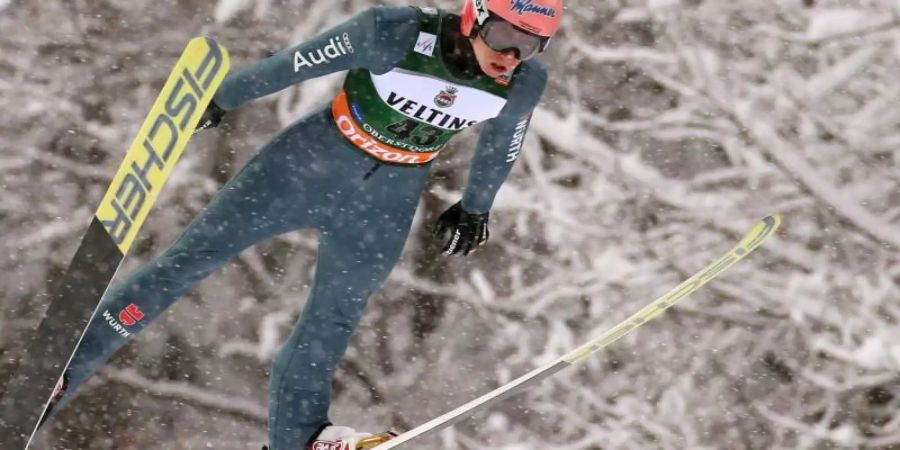 Karl Geiger sprang als Startspringer auf 129,5 und 130,5 Meter. Foto: Karl-Josef Hildenbrand