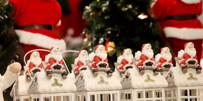 Das Weihnachtsgeschäft wird in diesem Jahr anders als alle vorangegenenen. Weihnachtslaternen