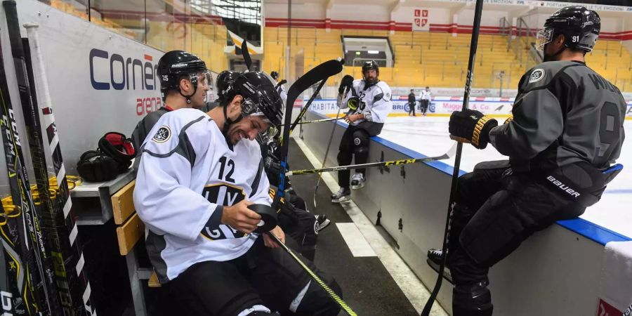 Luca Cunti und seine Teamkollegen während des Trainingsauftakts des HC Lugano für die Saison 2018/19.