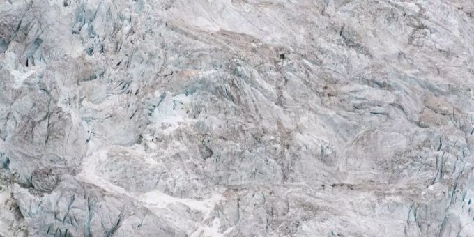 Die Gletscher in Westchina schmelzen rasant. Gletscher schmelzen
