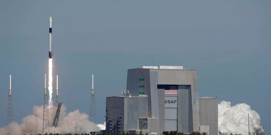 Eine Falcon 9 SpaceX-Rakete, an deren Bord sich sich der Frachter «Dragon» befindet, startet vom Weltraumbahnhof in Cape Canaveral.