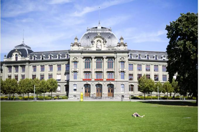 Blick von der grossen Schanze auf das Hauptgebäude der Universität Bern - Keystone Blick von der grossen Schanze auf das Hauptgebäude der Universität Bern - Keystone
