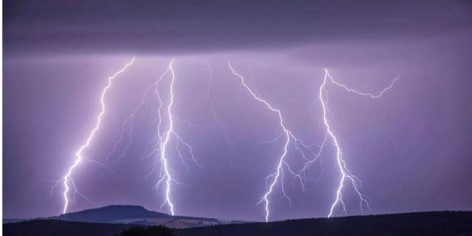 In der Schweiz wurden am Montagnachmittag und -abend insgesamt mehr als 22'000 Blitze registriert. Gewitter