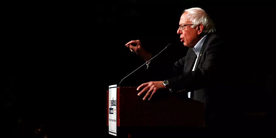 Bernie Sanders spricht an einer Rally für einen Parteikollegen in Maryland.