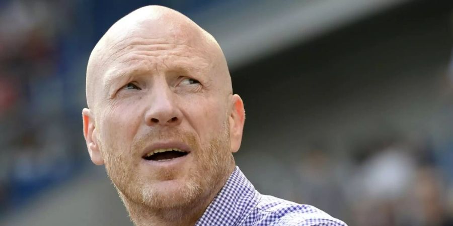 Der BVB-Berater Matthias Sammer wohnt einem Fussballspiel bei.