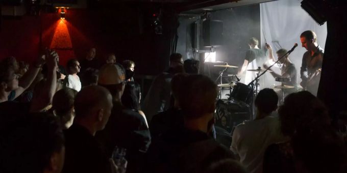 Einige Clubs in der Schweiz «setzen sich für die Schweizer Musikszene ein». Die Schweizer Band Twilight Empire in ISC Club in Bern.