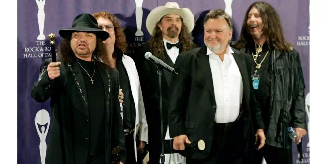 Die Mitglieder der Rockband Lynyrd Skynyrd, Gary Rossington (l-r), Billy Powell, Artimus Pyle, Ed King und Bob Burns kommen zum jährlichen Rock and Roll Hall of Fame dinner in New York. Lynyrd Skynyrd
