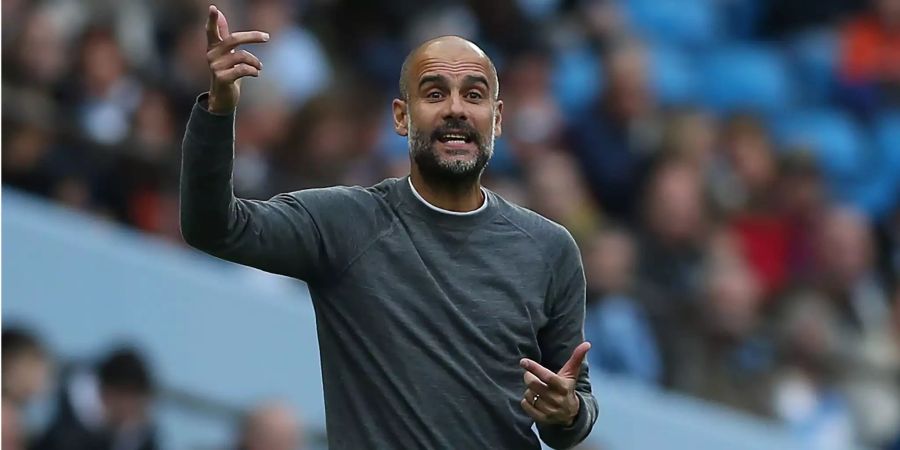 Pep Guardiola gestikuliert an der Seitenlinie während dem Spiel zwischen Manchester City und Burnley.