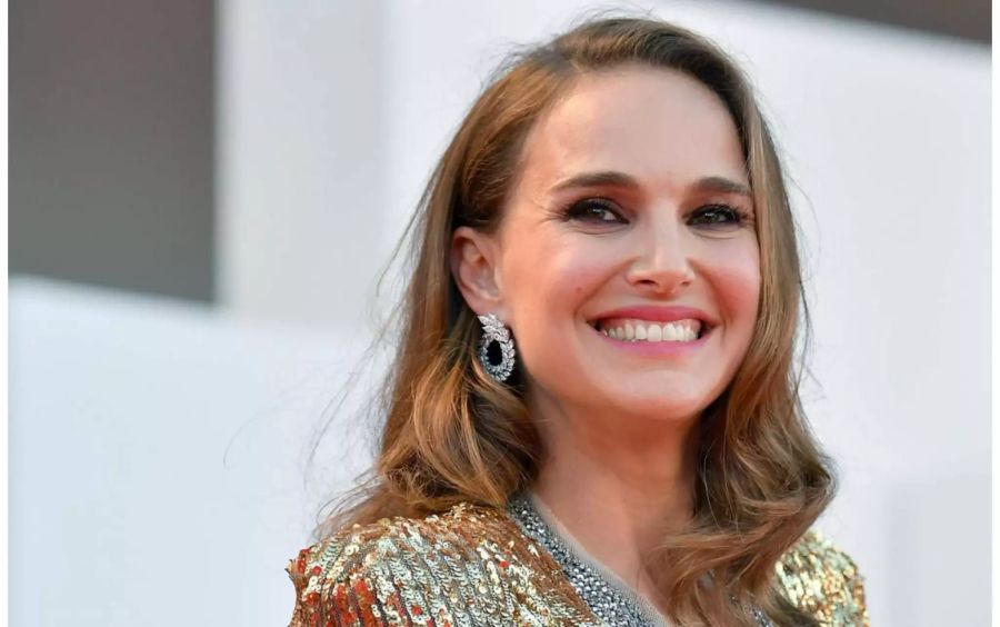 Hollywood-Liebling Natalie Portman (37) ekelt sich vor anderen Menschen. Zumindest indirekt: denn sie hat gross Angst vor Bakterien. Aus diesem Grund geht die Schauspielerin nie ohne Desinfektionsmittel aus dem Haus.