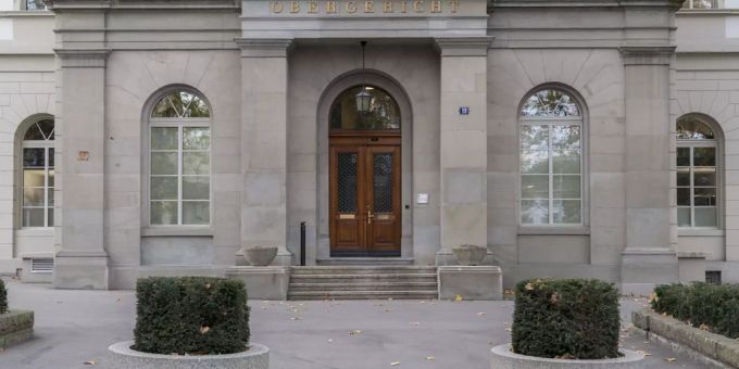 Jude bespuckt - Zürcher Obergericht halbiert Strafe für Neonazi