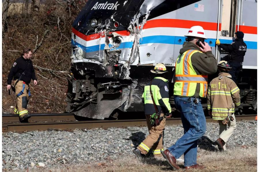 Anfang Februar kollidiert ein Zug des Transportunternehmens Amtrak mit einem Müllwagen.