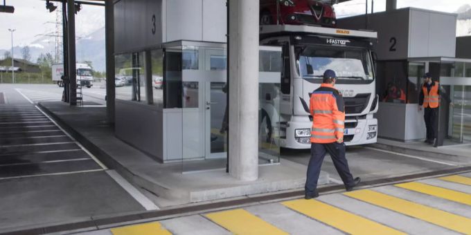 Wegen Corona-Pandemie - Weniger Schwerverkehrskontrollen in der Schweiz