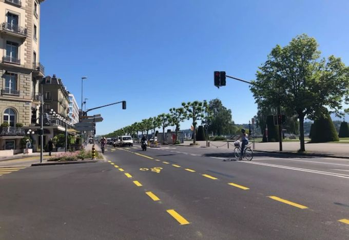 Frei Fahrt für Velofahrer am Quai du Mont-Blanc. Genf Verkehr Situation