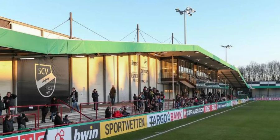 Das Relegations-Rückspiel zur 3. Liga zwischen Verl und Lok Leipzig darf nicht in Verl stattfinden. Foto: Friso Gentsch/dpa