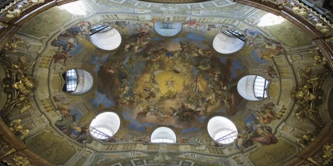 Kuppel in der Nationalbibliothek in Wien. nationalsozialismus