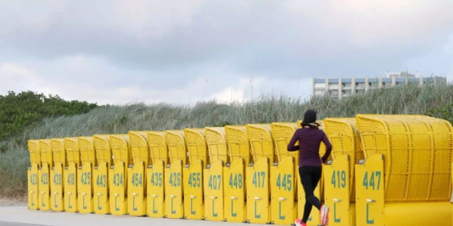 Strandkörbe an einem Nordseestrand