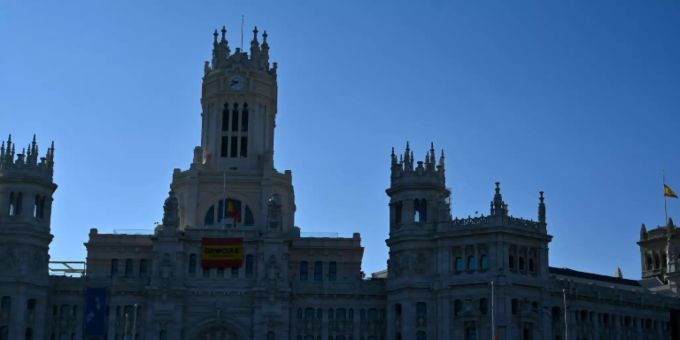 Spanische Flaggen auf Halbmast in Madrid Spanische Flaggen auf Halbmast in Madrid