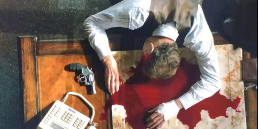 Ein Schweizer Banker, aus dem Leben getreten, weil er in dunkle Machenschaften um jüdischen Raubgut involviert war: Auf dieses Klischee reduziert die Amazon-Serie «Hunters» die Schweiz.