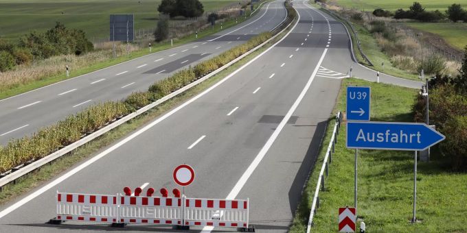 Autobahnsperrung. (Symbolbild) La Chaux-de-Fonds