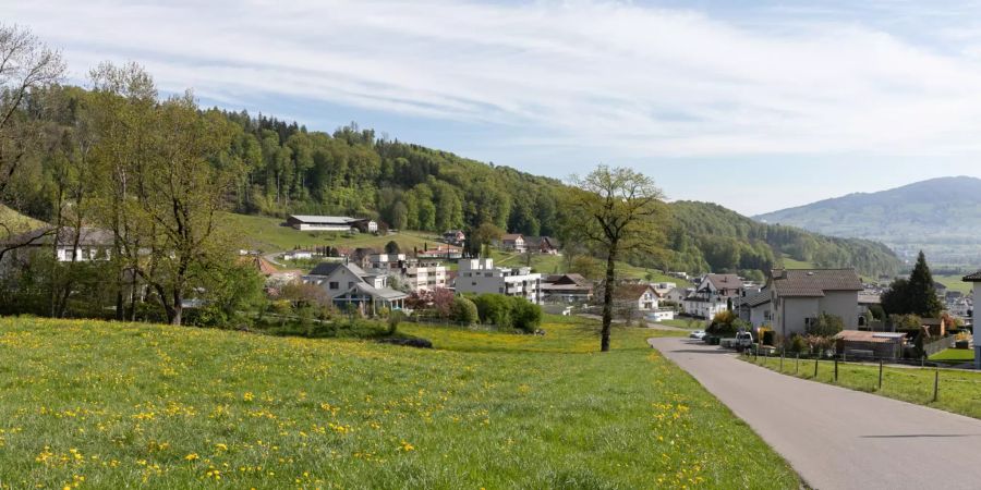 Einfahrt Richtung der Gemeinde Tuggen.