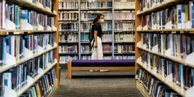 Bucher Von Demokratie Aktivisten Verschwinden Aus Hongkongs Bibliotheken