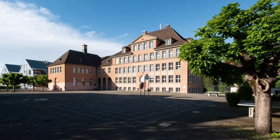 Die Primarschule Dorf in Dübendorf.