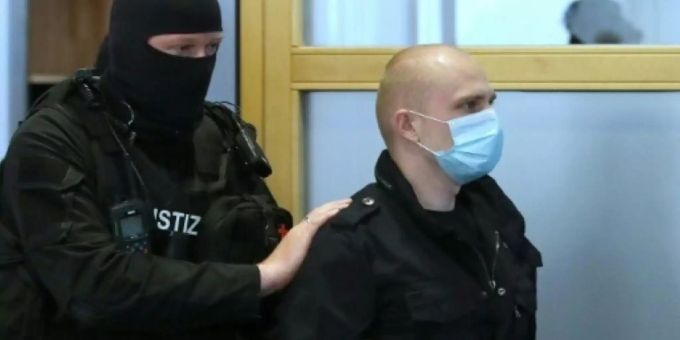 Angeklagter im Gerichtssaal Angeklagter im Gerichtssaal