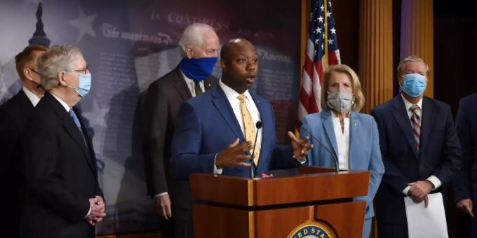 Senator Tim Scott (Mitte). USA Republikaner