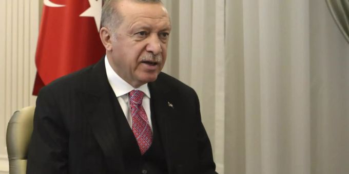 Recep Tayyip Erdogan, Präsident der Türkei, hat eine strenge Kontrolle von sozialen Medien angekündigt. Strenge Kontrolle