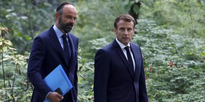 Frankreichs Präsident Emmanuel Macron (r) hat sich zu einer Volksabstimmung über Klimafragen bereit erklärt. Foto: Christian Hartmann/Pool Reuters/AP/dpa Frankreichs Präsident Emmanuel Macron (r) hat sich zu einer Volksabstimmung über Klimafragen bereit erklärt. Foto: Christian Hartmann/Pool Reuters/AP/dpa